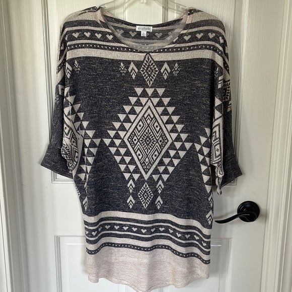 Charming Charlie Sweaters - Charming Charlie Womens Large Dolman Sleeve Sweater with High-Low Hem